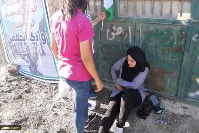Israeli Soldiers Injure Palestinian Journalist during Protests near Bethlehem
 2