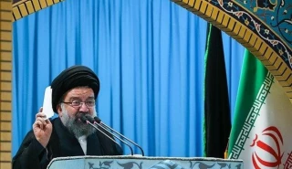 خطيب طهران: الصهاينة يتآمرون من اجل وضع القضية الفلسطينية طي النسيان وإبقائها في الاطار العربي