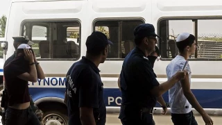 12 شخصا قد احتجزوا بشكل مبدئي الأسبوع الماضي 

ما قصة الإسرائيليين المحتجزين في قبرص؟