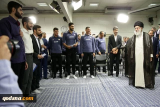رهبر انقلاب در دیدار مدال‌آوران المپیادهای علمی و اعضای تیم ملی والیبال جوانان:

به نخبگی قانع نباشید، باید مرزهای دانش و فناوری را به پیش ببرید