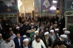 قائد الثورة يشارك في مراسم ازالة الغبار عن ضريح الإمام الرضا (ع) 7