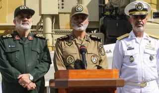 قائد الجيش الايراني: إننا نقف بقوة أمام الاعداء الذين يشعرون بقوة صفعاتنا وهو كاف لنا