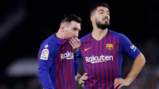 نشطاء إسبان يطاردون نجمَي برشلونة من أجل فلسطين