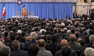 دیدار جمعی از تولیدکنندگان، کار آفرینان و فعالان اقتصادی با رهبر انقلاب

در حوادث امنیتی چند روز اخیر، دشمن را عقب زدیم/ به فضل الهی ملت در جنگ اقتصادی هم دشمن را به‌طور قاطع عقب خواهد زد