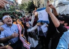 متظاهرون لبنانيون يرفعون علم فلسطين ويحرقون علم الاحتلال وصور ترمب 6