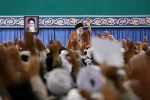 قائد الثورة الإسلامية يستقبل حشدا كبيرا من التعبويين
 6