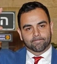 ترحيل مندوب عمر شاكر
خوفا من توسع المقاطعة