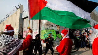 مهنئا بميلاد السيح المسيح (ع)؛

حجة الاسلام رئيسي يطالب العالم المسيحي باعلان موقف صارخ ضد المجازر في فلسطين واليمن