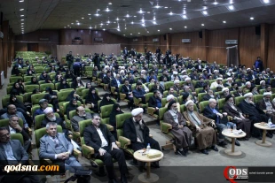 حجت‌الاسلام گلپایگانی در مراسم معارفه دبیرکل جدید مجمع تقریب:
بیشترین ضربه از سمت حکام برخی کشورهای اسلامی به امت اسلامی وارد می‌شود 2
