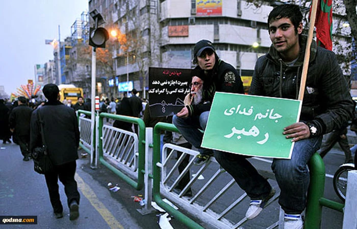 حاشیه نگاری خبرنگار قدسنا از مراسم 9 دی ماه 98 ؛

حضور پرشکوه مردم در 9 دی ماه 98، با شعار «مرگ بر اسرائیل» 2