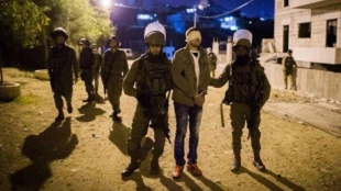 اخبار فلسطین/
بازداشت بیش از 5500  فلسطینی در سال 2019 میلادی/راهکار حماس برای مقابله با شهرک سازی رژیم صهیونیستی در کرانه باختری/ اشغالگران 600 منزل فلسطینی را تخریب کردند 2