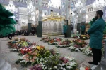 گل آرایی حرم حضرت زینب سلام الله علیها با بیش از ۲۵۰۰۰ شاخه گل اهدایی بانیان ایرانی  10