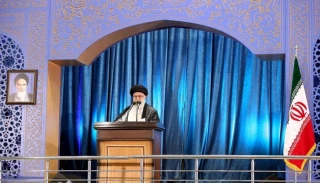 الكلمة التي وجّهها قائد الثورة باللغة العربيّة للشعوب العربيّة

مصير المنطقة يتوقّف على التّحرّرِ من الهيمنة الاستكبارية الأمريكية وتحرير فلسطين من سيطرة الصهاينةِ الأجانب