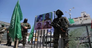 خبير إسرائيلي: حماس تجبرنا على تنازلات "مؤلمة" بـ"صفقة التبادل"