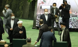 دقایقی پیش؛

مراسم افتتاحیه مجلس یازدهم با حضور مقامات کشوری و لشکری آغاز شد