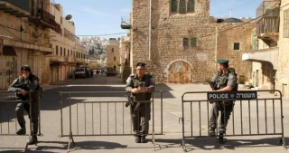 منعت المؤذن من رفع الأذان

الاحتلال يواصل منع أداء الصلاة في المسجد الابراهيمي