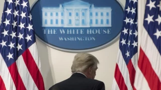 Kepanikan Trump Tangani Gelombang Protes di AS