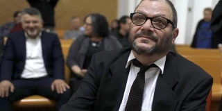 وشهد شاهد من اهلها

عضو كنيست إسرائيلي يعترف بأحقية الفلسطينيين بأرضهم ويؤكد: 
نحن دولة وجيش احتلال