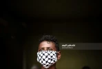 كمامة بلون الكوفية الفلسطينية للحماية من كورونا  3