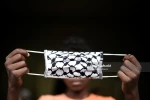 كمامة بلون الكوفية الفلسطينية للحماية من كورونا  4