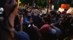 Polisi AS Serang Wali Kota Portland dengan Gas Air Mata
 2