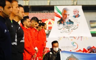 بازیکنان پرسپولیس و ذوب‌آهن به سردار سلیمانی و ابومهدی ادای احترام کردند(تصاویر)