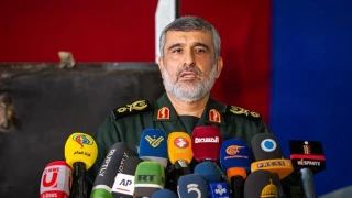 سردار حاجی زاده: 

فلسطین امروز به جای سنگ فناوری موشک نقطه زن دارد / غزه و لبنان خط مقدم ما هستند / برای ما پایگاه آمریکا با کشور میزبانش تفاوتی ندارد