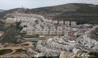 نخست وزیر جرم در حال بلعیدن تمام فلسطین!

نتانیاهو با احداث 800 واحد مسکونی جدید در کرانه باختری موافقت کرد+ واکنش‌ها