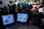 وقفة احتجاجية لأرامل الشهداء في غزة رداً علي قطع الرواتب من قبل السلطة 2