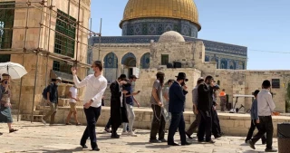 عشرات المستوطنين يقتحمون المسجد الأقصى