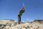 في يومهم العالمي.. عمال غزة يصارعون البقاء من أجل قوت اطفالهم 6