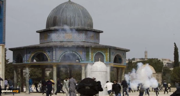 Palestinian resistance movement Hamas and other resistance groups have called on people to confront Zionist settlers who are reportedly planning to raid the al-Aqsa Mosque next week.