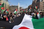 Participants raised Palestinian flags and banners denouncing the crimes of the Zionist regime’s occupation in Al-Quds and chanted slogans in support of the rights of Al-Quds’ residents.