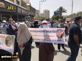 اللاجئون الفلسطينيون يطالبون مدير عمليات الاونروا في غزة بالرحيل