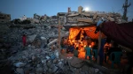 Palestinians in Gaza live by the rubble of their former homes
 2
