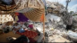 Palestinians in Gaza live by the rubble of their former homes
 3