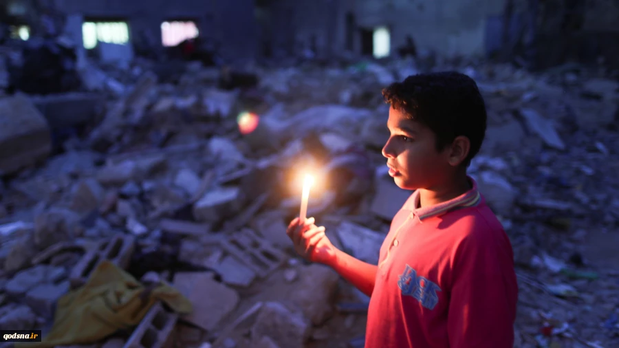 Palestinians in Gaza live by the rubble of their former homes
 4