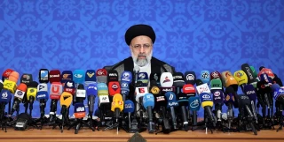 الرئيس الإيراني المنتخب حول موقف ايران من القضية الفلسطينة:

موقفنا هو أن يقرر الشعب الفلسطيني مصيره عبر استفتاء وسياسة الجمهورية الإسلامية ستبقى كما رسمها الامام الخميني