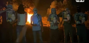 گزارش قدسنا درباره «نزار بنات» فعال سیاسی فلسطینی که دو روز پیش ترور شد/

قتل افشاگر فسادهای تشکیلات خودگردان و مشوّق انتفاضه در کرانه باختری به طرزی ناجوانمردانه/ فلسطینیان «محمود عباس» را خائن میدانند 2