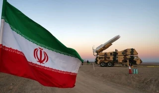 خلال المناورات المشتركة للدفاع الجوي الايراني..

 تدمير اهداف معادية مفترضة بصواريخ منظومتي "3 خرداد" و"15 خرداد"