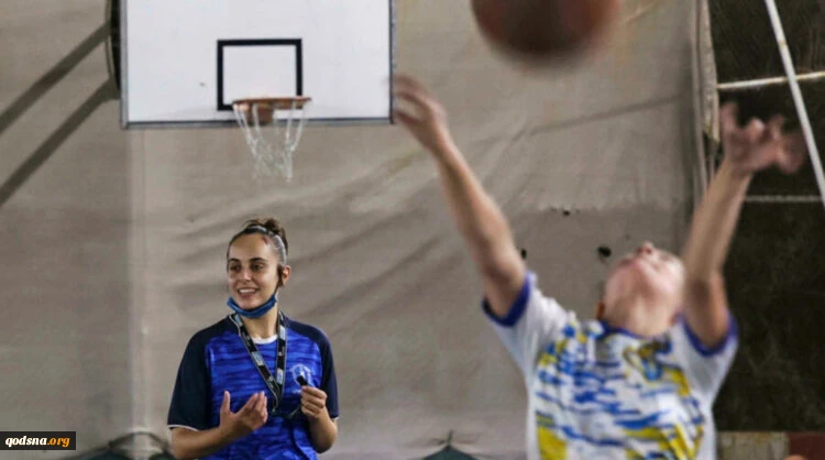 Occupied Gaza’s First Woman Basketball Referee Hits The Court
 2