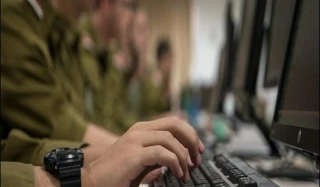 موقع بريطاني: بإمكان الاحتلال رصد كل مكالمة هاتفية في الضفة وغزة