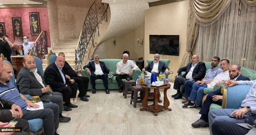 عودة التوتر في العلاقة بين الطرفين

صحيفة: القاهرة رفضت زيارة وفد حماس للقاهرة مؤخراً وإلى دول عربية أخرى
 2