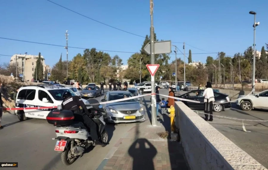 الاحتلال يزعم أن المنفذة فتاة 15 عاماً

إصابة مستوطنة بجروح خطيرة في عملية طعن في الشيخ جراح بالقدس المحتلة 2