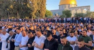 برگزاری نماز جمعه مسجد الاقصی با مشارکت 40 هزار نمازگزار فلسطینی
