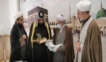 قائد الثورة يهدي مصحفا الى عائلة عراقية قدمت 4 من ابنائها لخدمة الزوار + صور 2