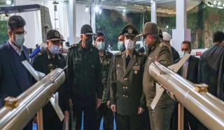 ايران تزيح الستار عن 10 أنظمة دفاع صاروخي مطورة