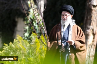 رهبر معظم انقلاب اسلامی:

توسعه انرژیهای غیرفسیلی مانند انرژی هسته‌ای و انرژیهای بادی و خورشیدی باید جدی گرفته شود