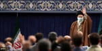 خلال استقباله حشدا من العمال؛

قائد الثورة الإسلامية: سياسة العدو وقف الإنتاج في البلاد 2