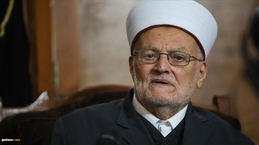 خطيب الأقصى يدعو للحشد والنفير بكل السبل لحماية المسجد والتصدي للمستوطنين
 2